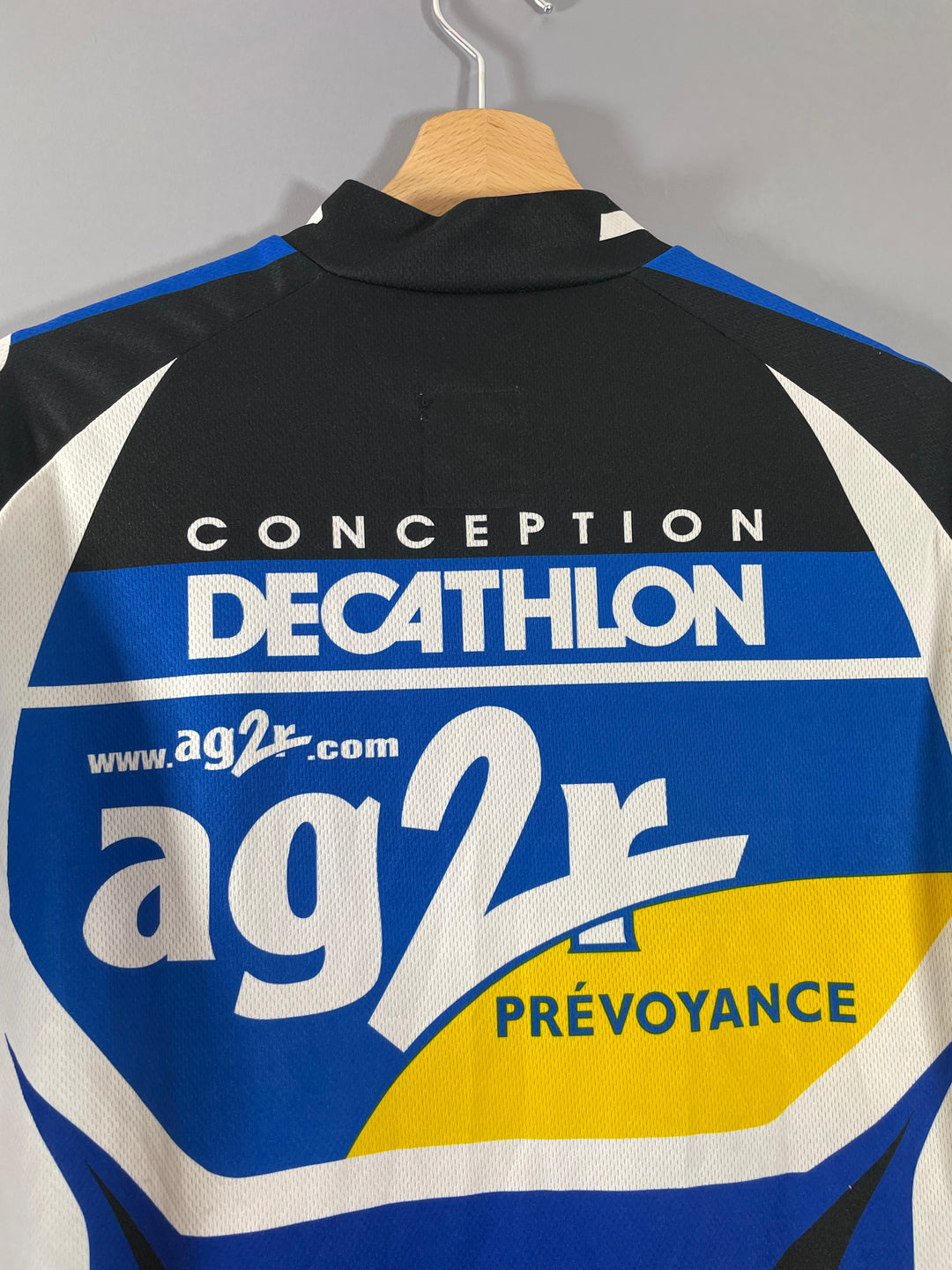 Maillot vélo vintage team AG2R Décathlon conception Maillot vélo vintage team AG2R Décathlon conception