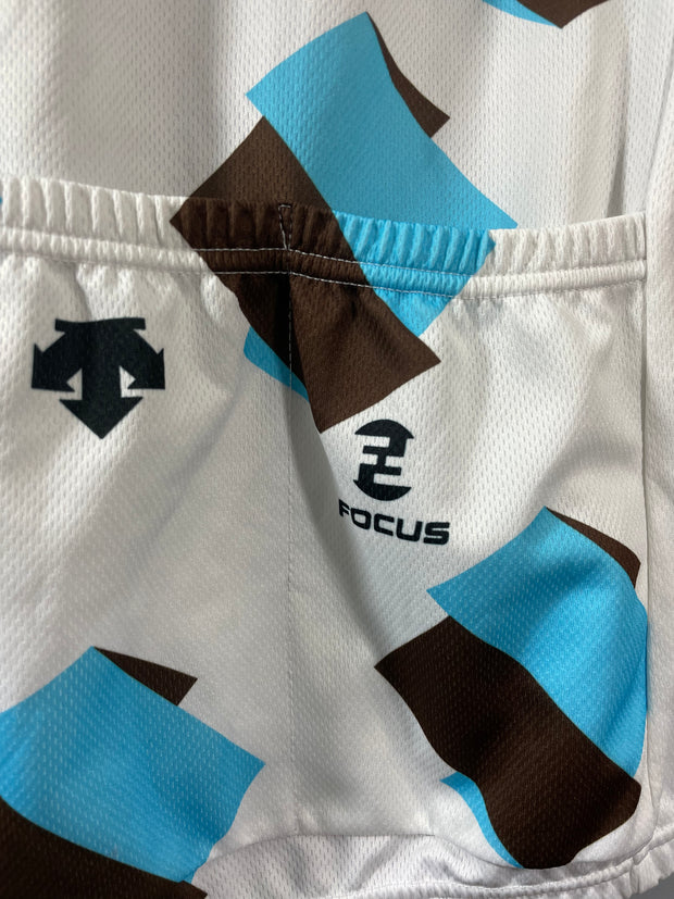 Maillot cycliste vintage AG2R LA MONDIALE Descente Focus