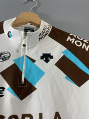 Maillot cycliste vintage AG2R LA MONDIALE Descente Focus