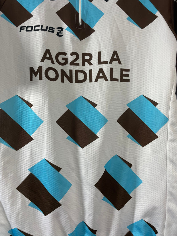 Maillot cycliste vintage AG2R LA MONDIALE Descente Focus