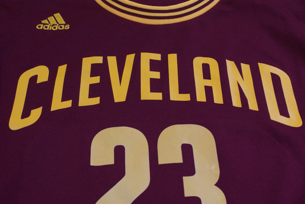 Maillot basket rétro Cavaliers Cleveland N°23 James NBA